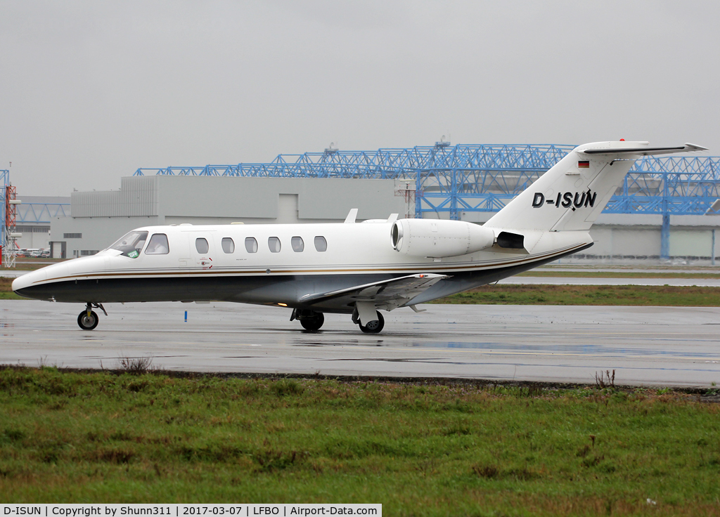 D-ISUN, 2003 Cessna 525A CitationJet CJ2 C/N 525A-0143, Taxiing to the General Aviation after landing...
