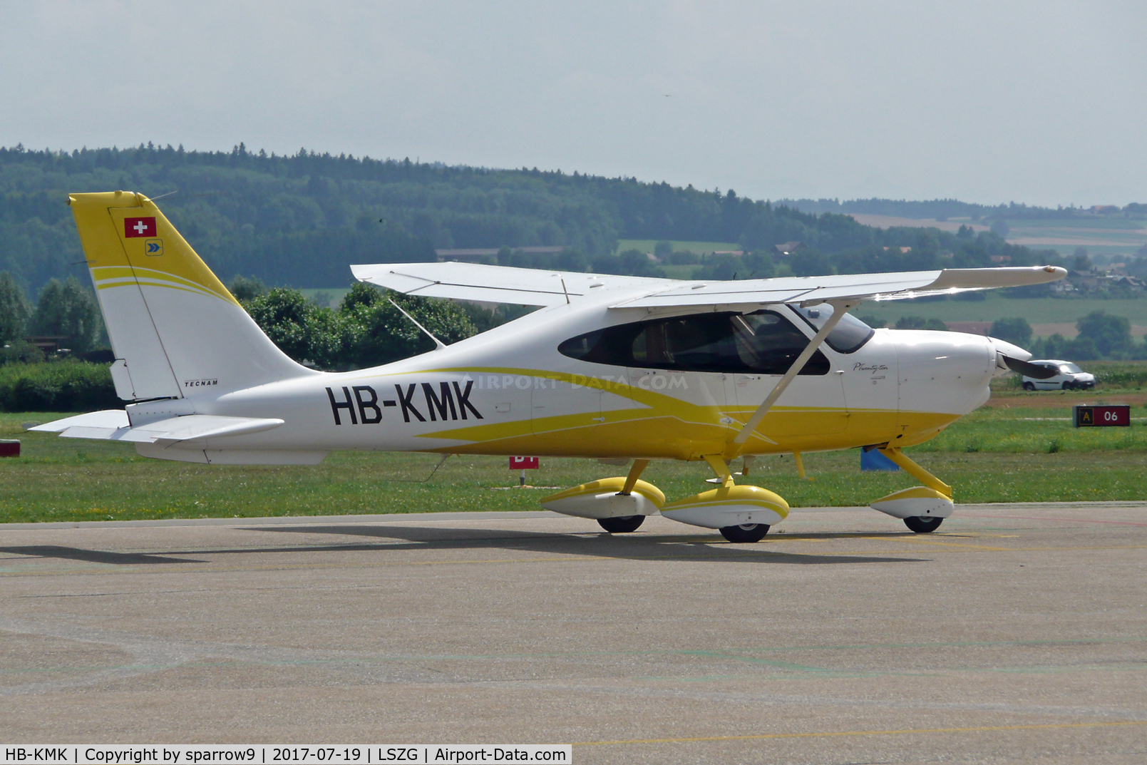 HB-KMK, 2015 Tecnam P-2010 C/N 029, It looks better with the nosewheel fairing. HB-registered from 2016-01-21 until 2020-08-26.