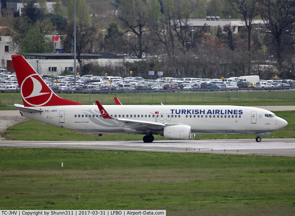 TC-JHV, 2014 Boeing 737-8F2 C/N 40992, Lining up rwy 14L for departure...