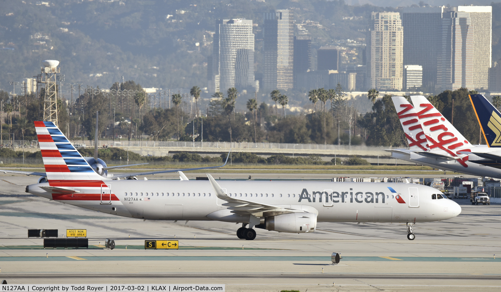 N127AA, 2014 Airbus A321-231 C/N 6334, Taxiing to gate at LAX