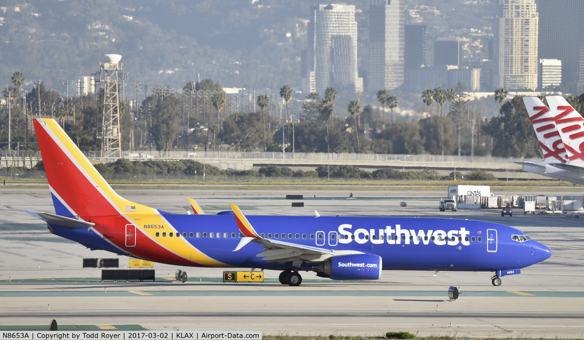 N8653A, 2014 Boeing 737-8H4 C/N 37037, Taxiing for departure at LAX