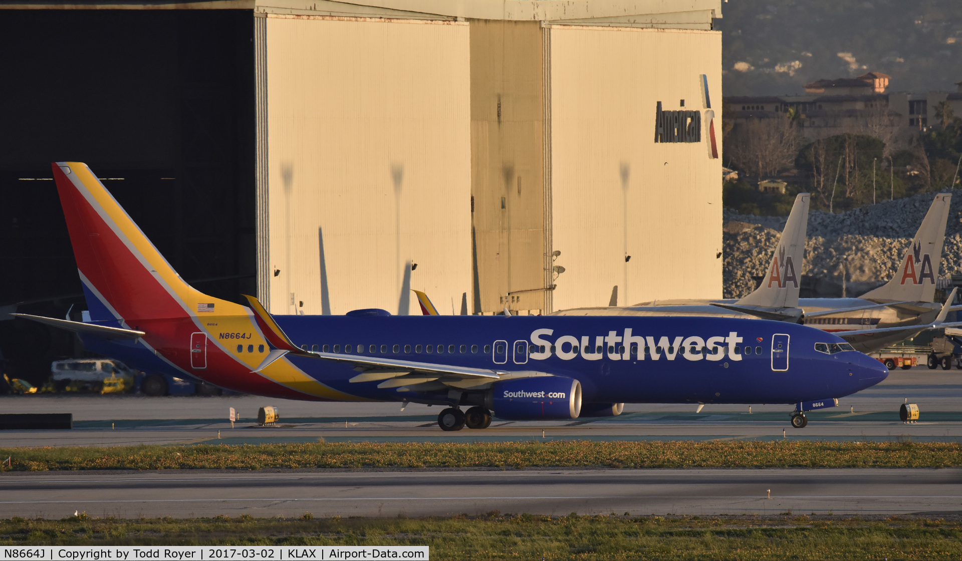 N8664J, 2015 Boeing 737-8H4 C/N 36649, Taxiing for departure at LAX
