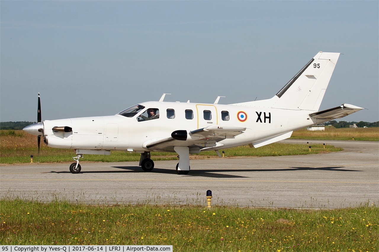 95, Socata TBM-700A C/N 95, Socata TBM-700A, Taxiing to parking area, Landivisiau Naval Air Base (LFRJ) Tiger Meet 2017