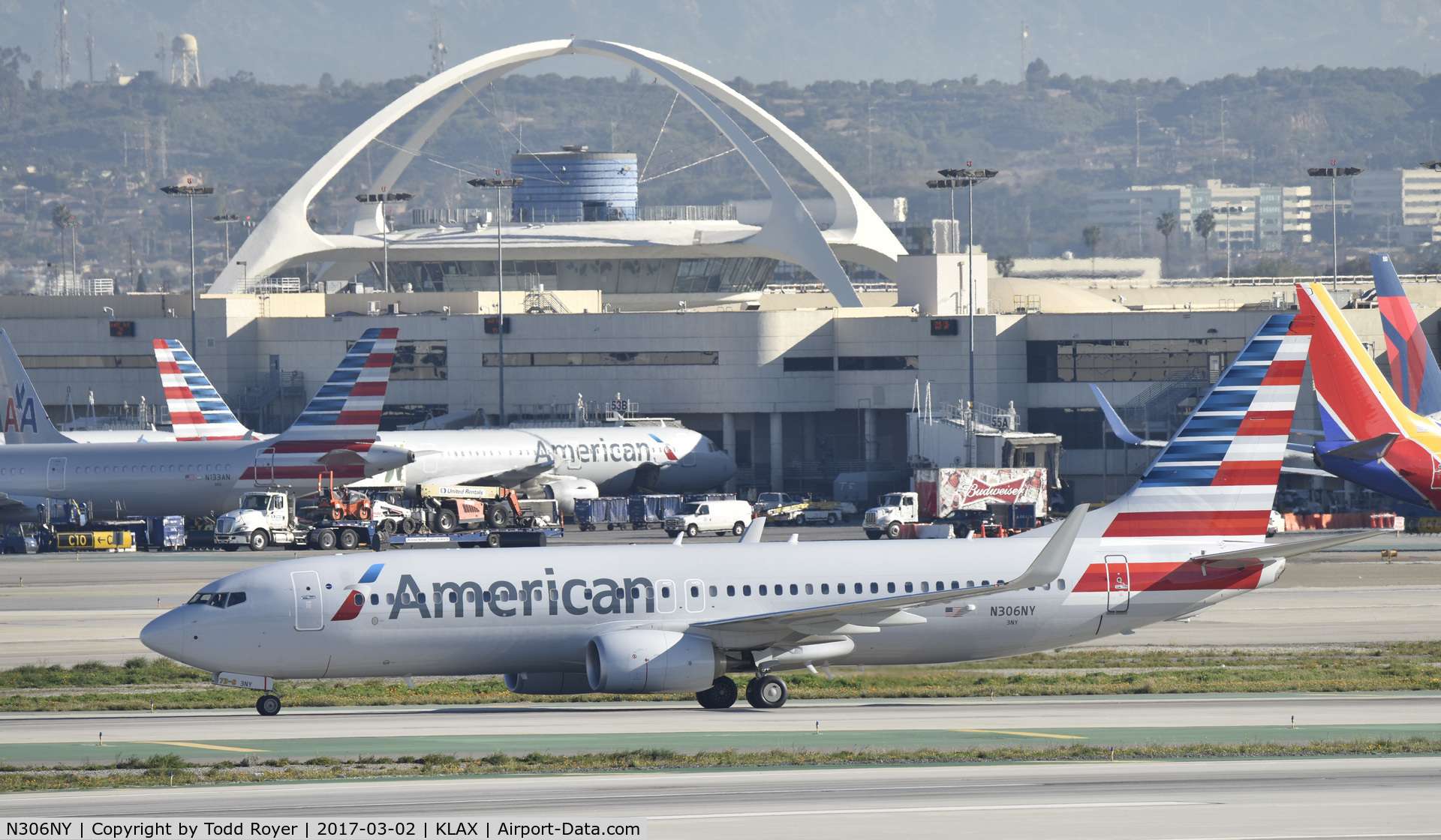 N306NY, 2016 Boeing 737-800 C/N 33343, Arrived at LAX on 25L