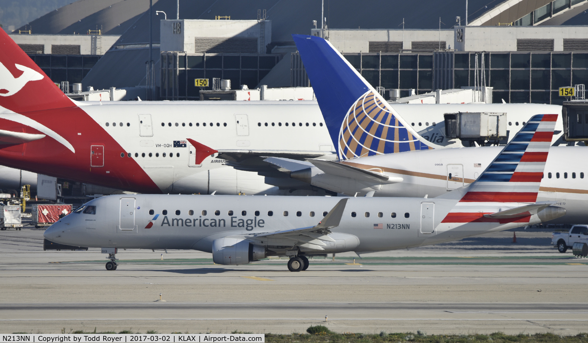 N213NN, 2015 Embraer 175LR (ERJ-170-200LR) C/N 17000505, Taxiing for departure