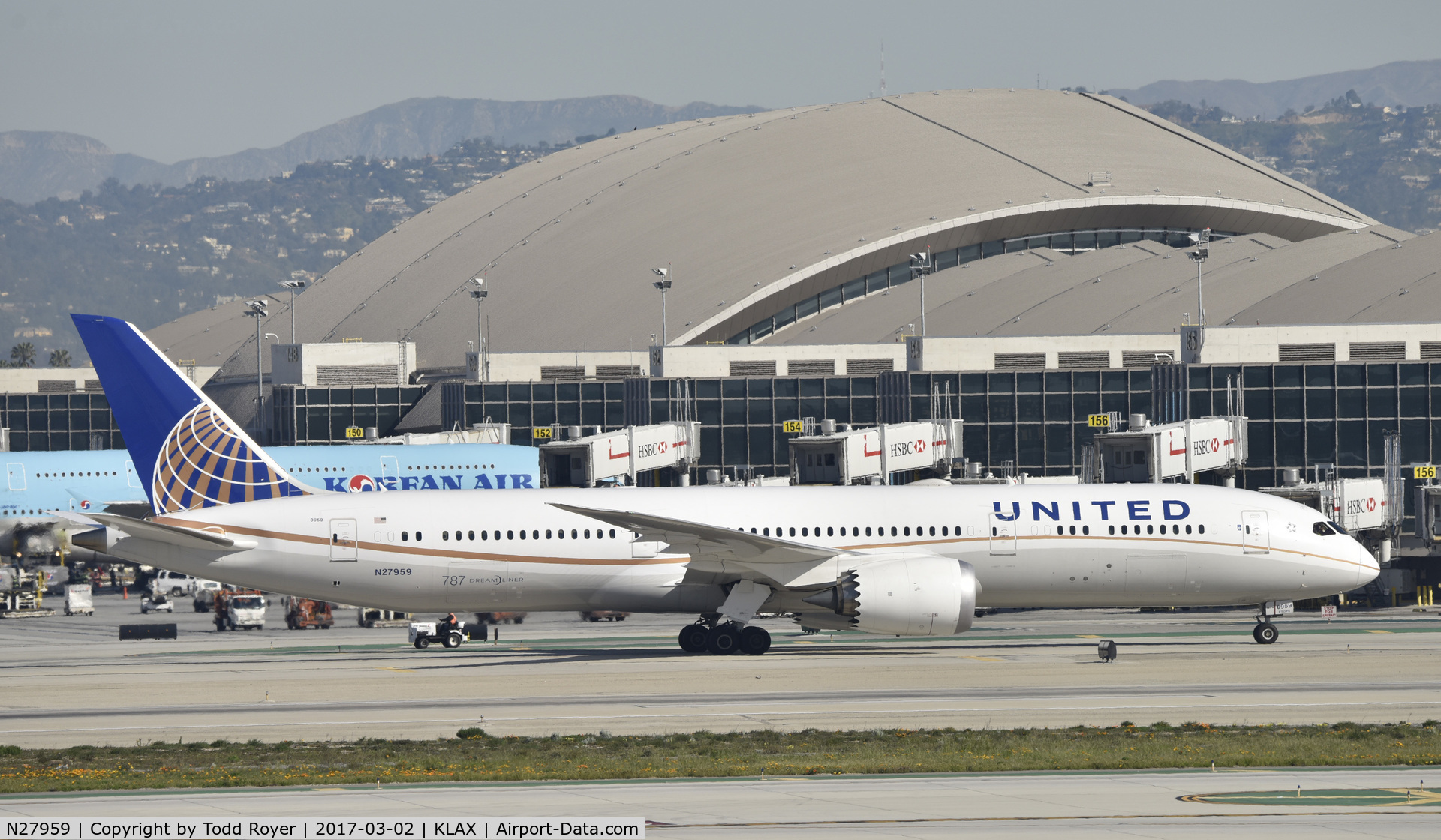 N27959, 2015 Boeing 787-9 Dreamliner C/N 36407, Taxiing to gate at LAX