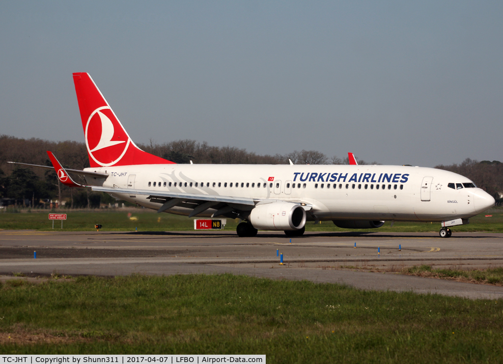 TC-JHT, 2013 Boeing 737-8F2 C/N 42001, Taxiing to the Terminal