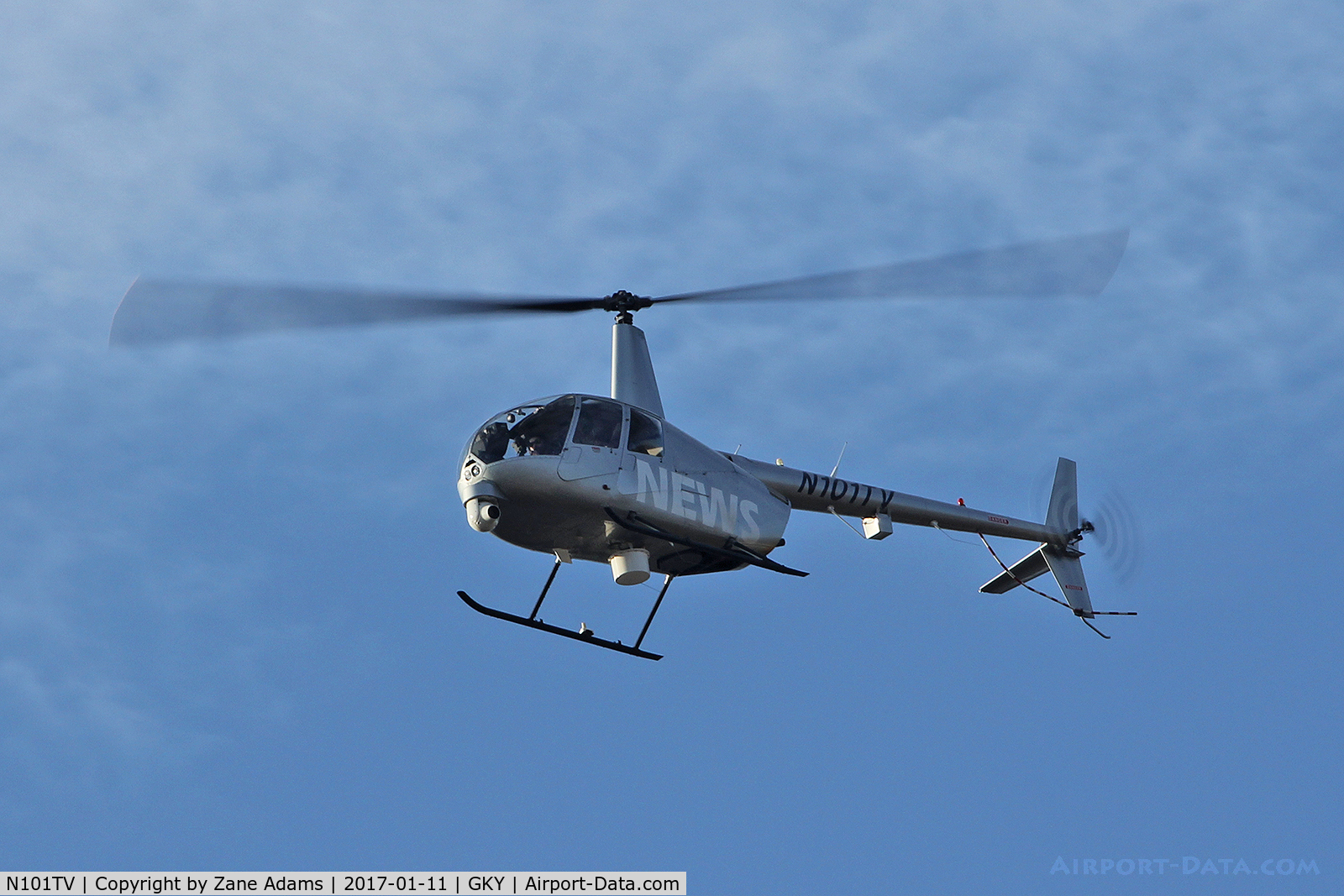N101TV, 1998 Robinson R44 C/N 0475, TV news helicopter covering police manhunt over Kennedale, TX