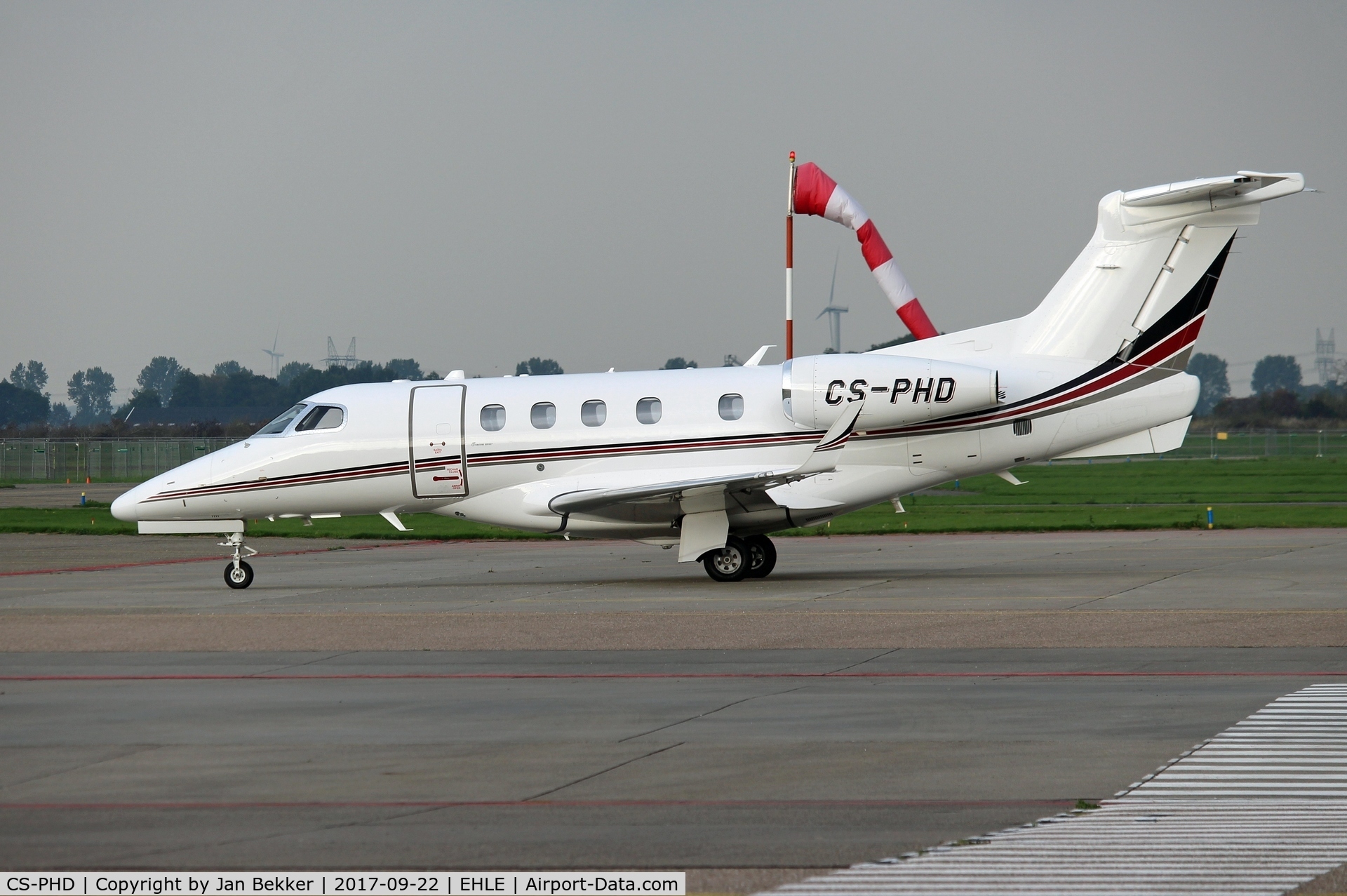 CS-PHD, 2014 Embraer EMB-505 Phenom 300 C/N 50500225, Lelystad Airport
