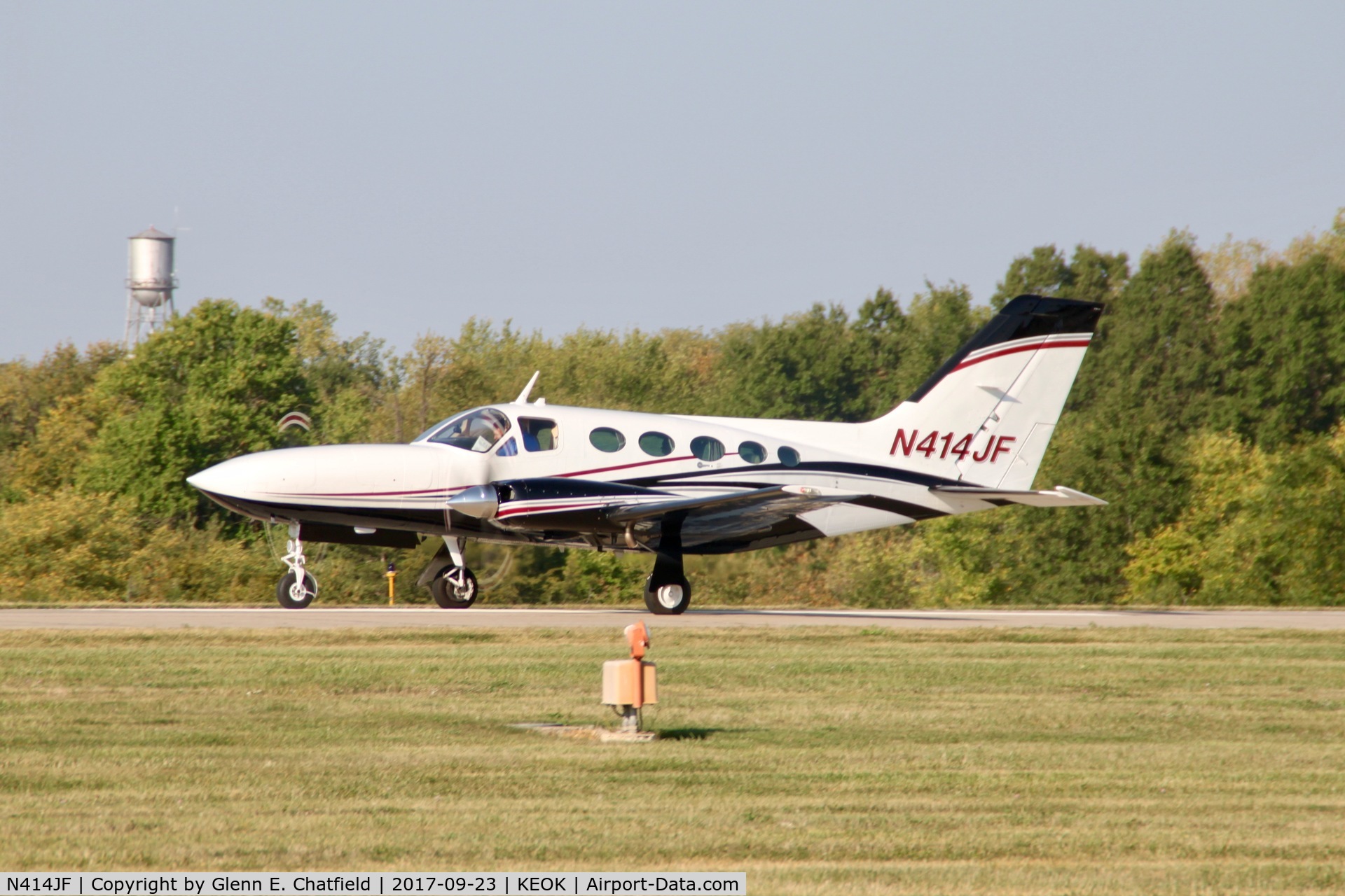 N414JF, 1980 Cessna 414A Chancellor C/N 414A0522, Departing