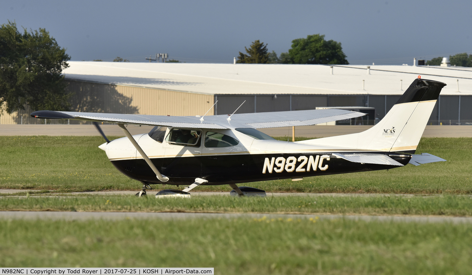 N982NC, 1980 Cessna 182Q Skylane C/N 18267655, Airventure 2017
