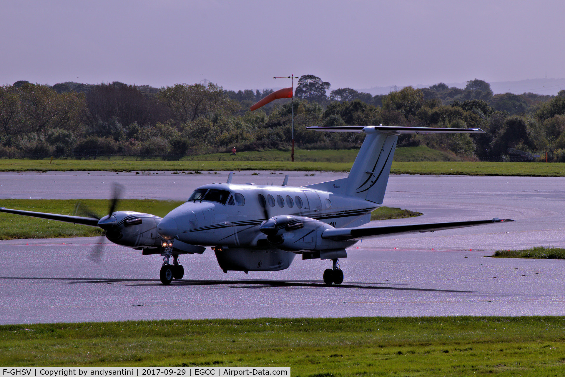 F-GHSV, 1980 Beech 200 King Air C/N BB-622, left runway 23R now taxing in to the [FBO exc ramp]