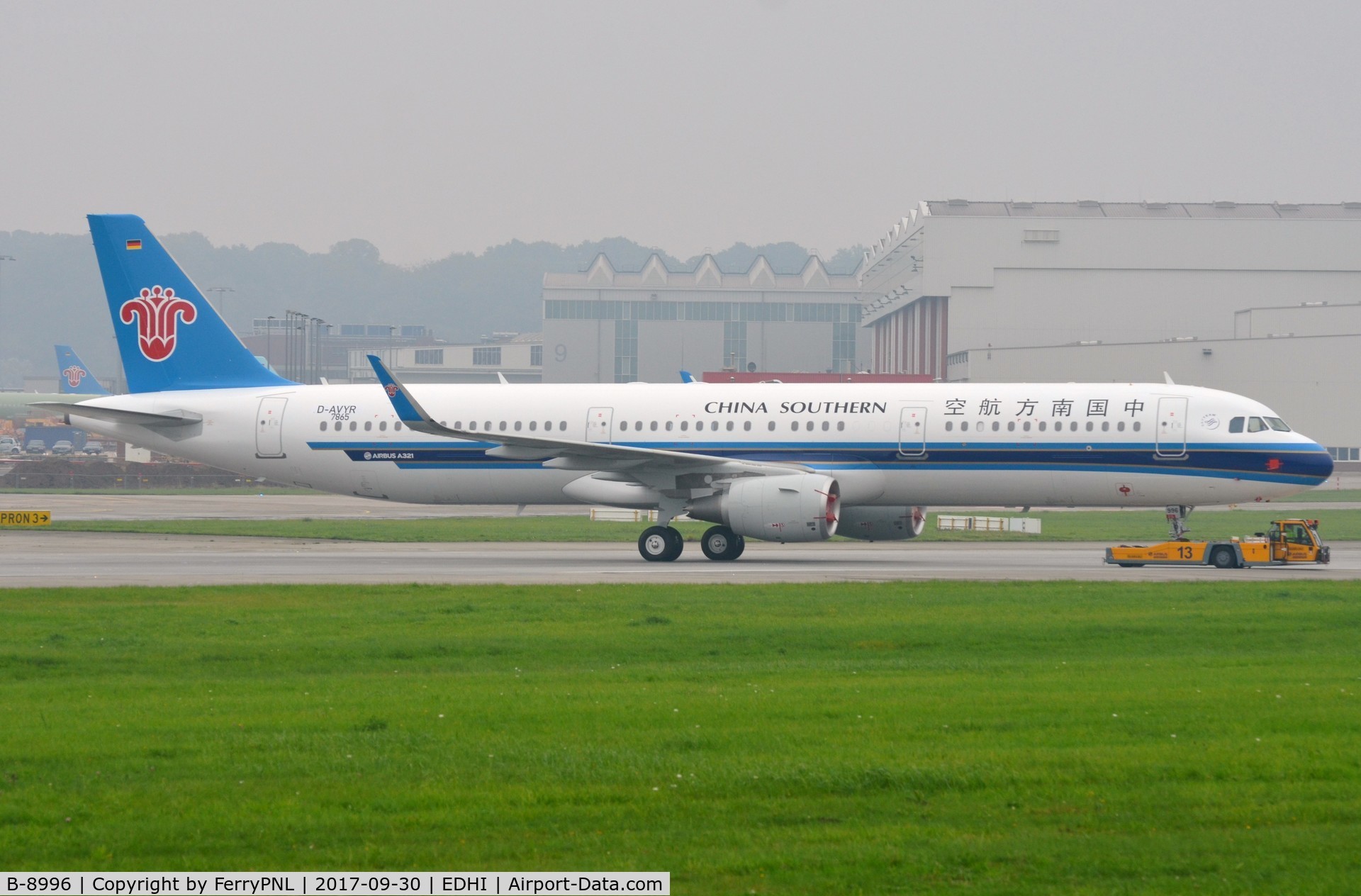B-8996, 2017 Airbus A321-211 C/N 7865, China Southern A321 under tow in XFW with test reg D-AVYR prior delivery in XFW