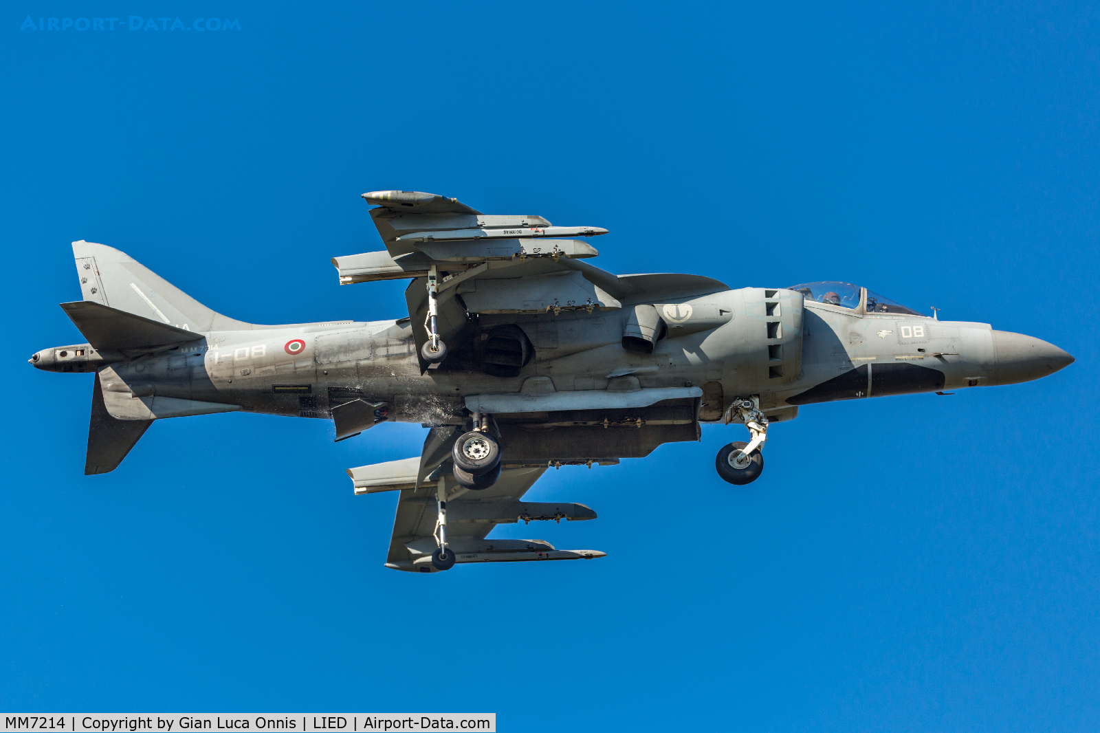 MM7214, McDonnell Douglas AV-8B+ Harrier II C/N 266/IT003, EMERGENCY LANDING