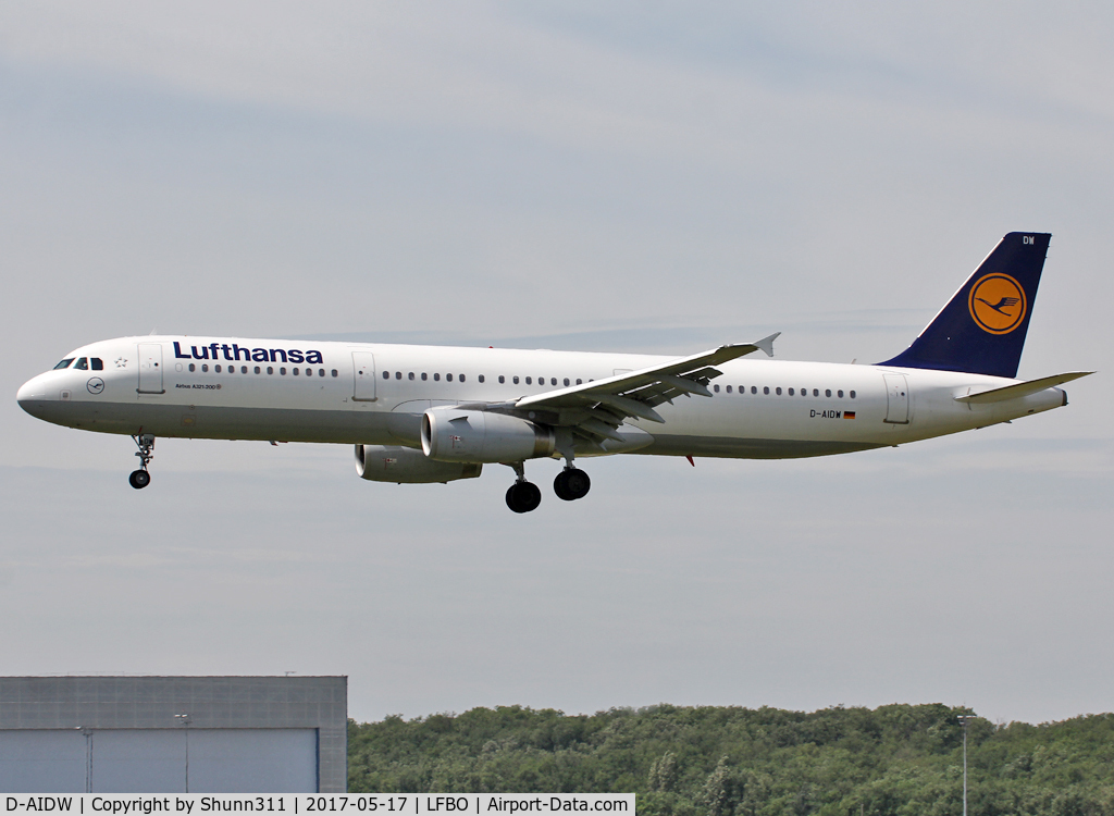 D-AIDW, 2014 Airbus A321-231 C/N 6415, Landing rwy 14L