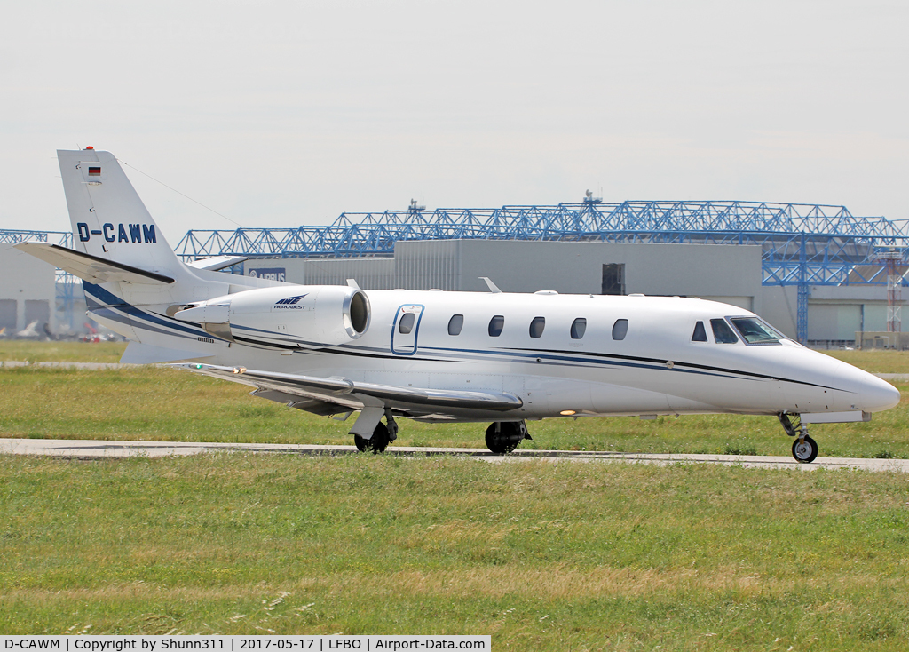 D-CAWM, 2008 Cessna 560 Citation XLS+ C/N 560-6002, Taxiing holding point rwy 14L for departure...