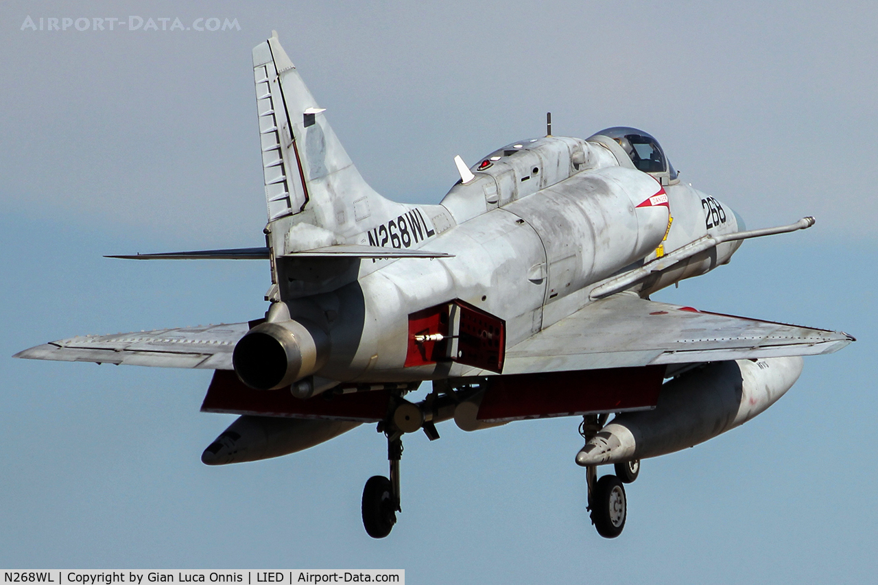 N268WL, Douglas A-4N Skyhawk C/N 14450, LANDING 35R