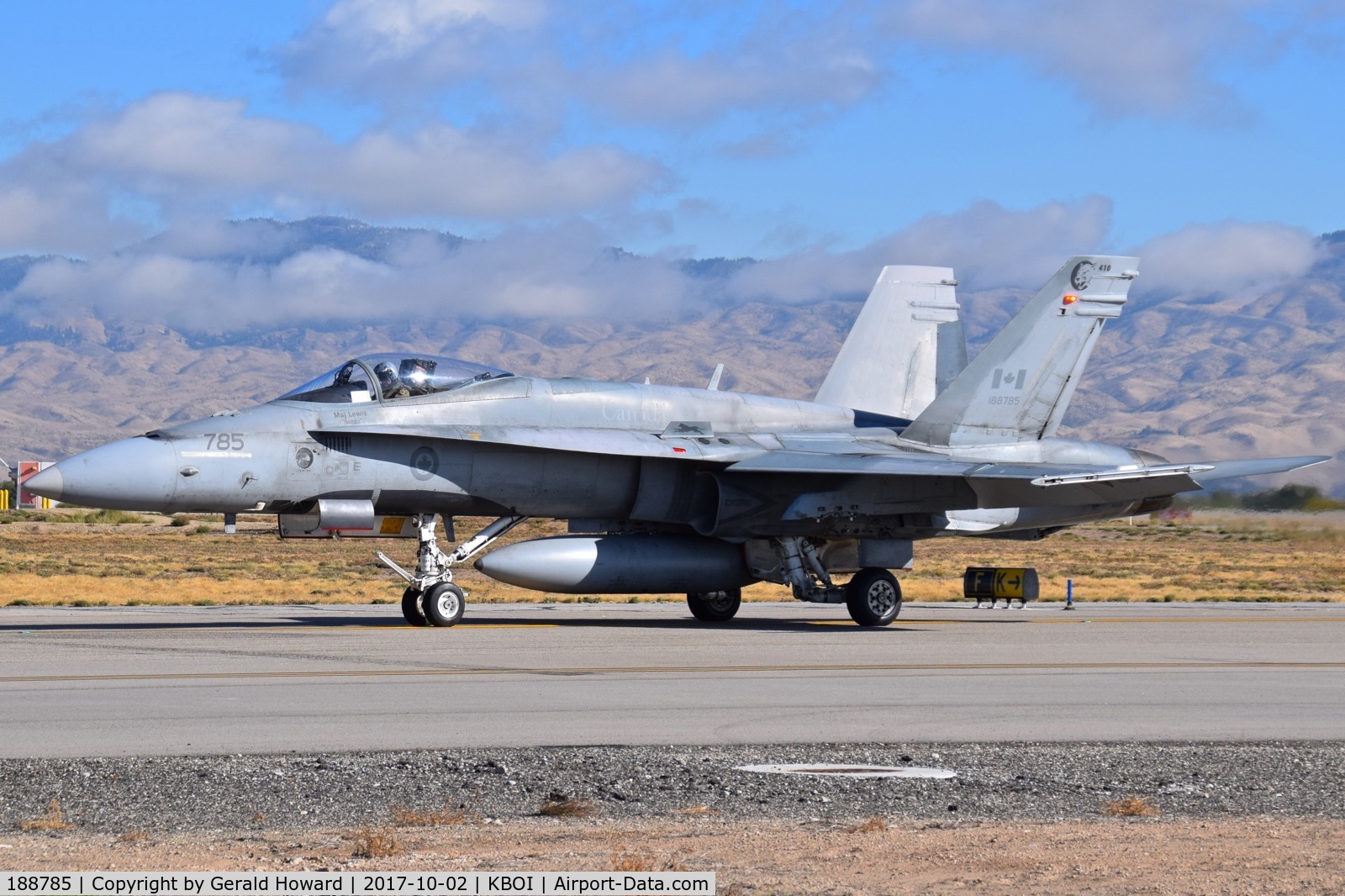 188785, 1987 McDonnell Douglas CF-188A Hornet C/N 581/A488, Taxiing to RWY 10R.
