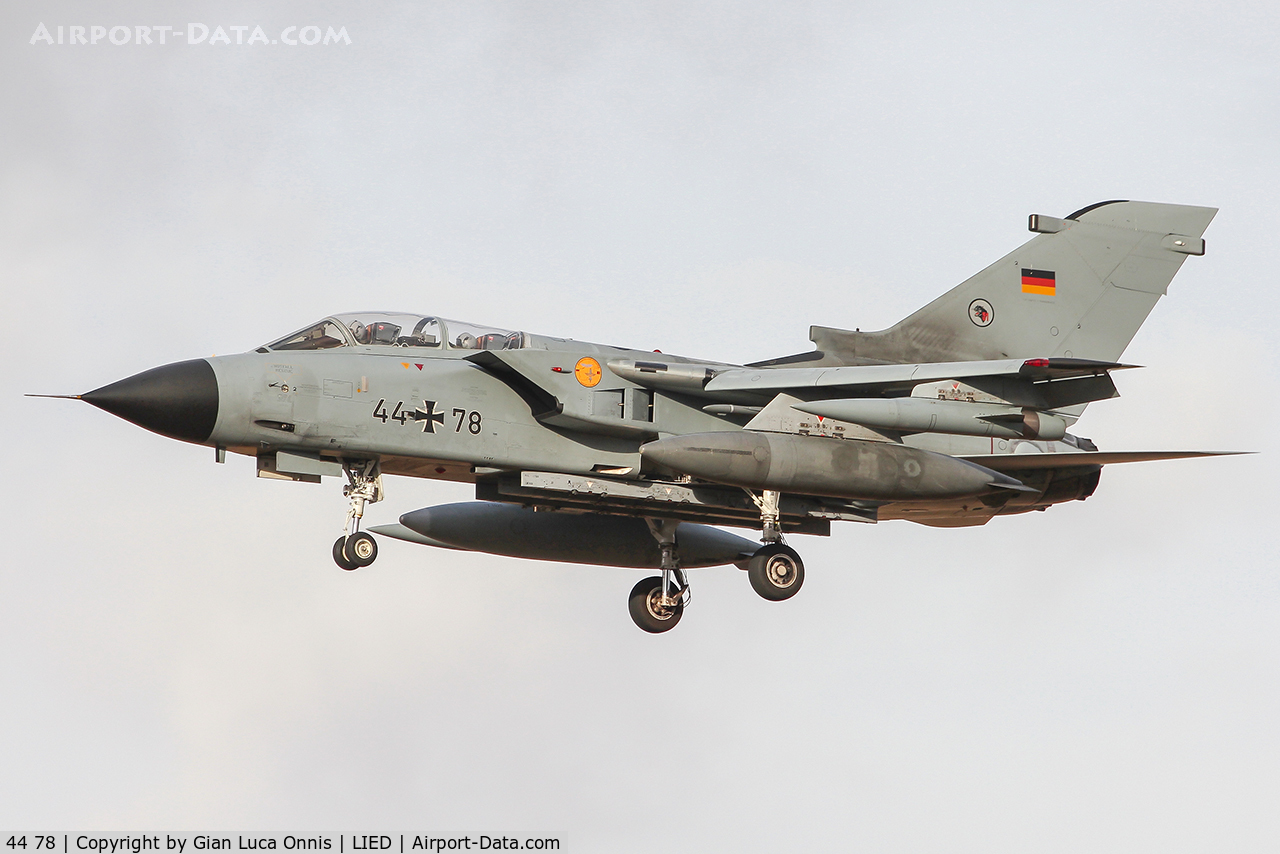 44 78, Panavia Tornado IDS C/N 451/GS131/4178, LANDING