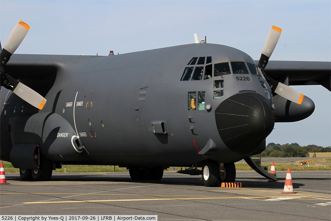 5226, Lockheed C-130H-30 Hercules C/N 382-5226, Lockheed C-130H Hercules (61-PK), Brest-Bretagne airport (LFRB-BES)