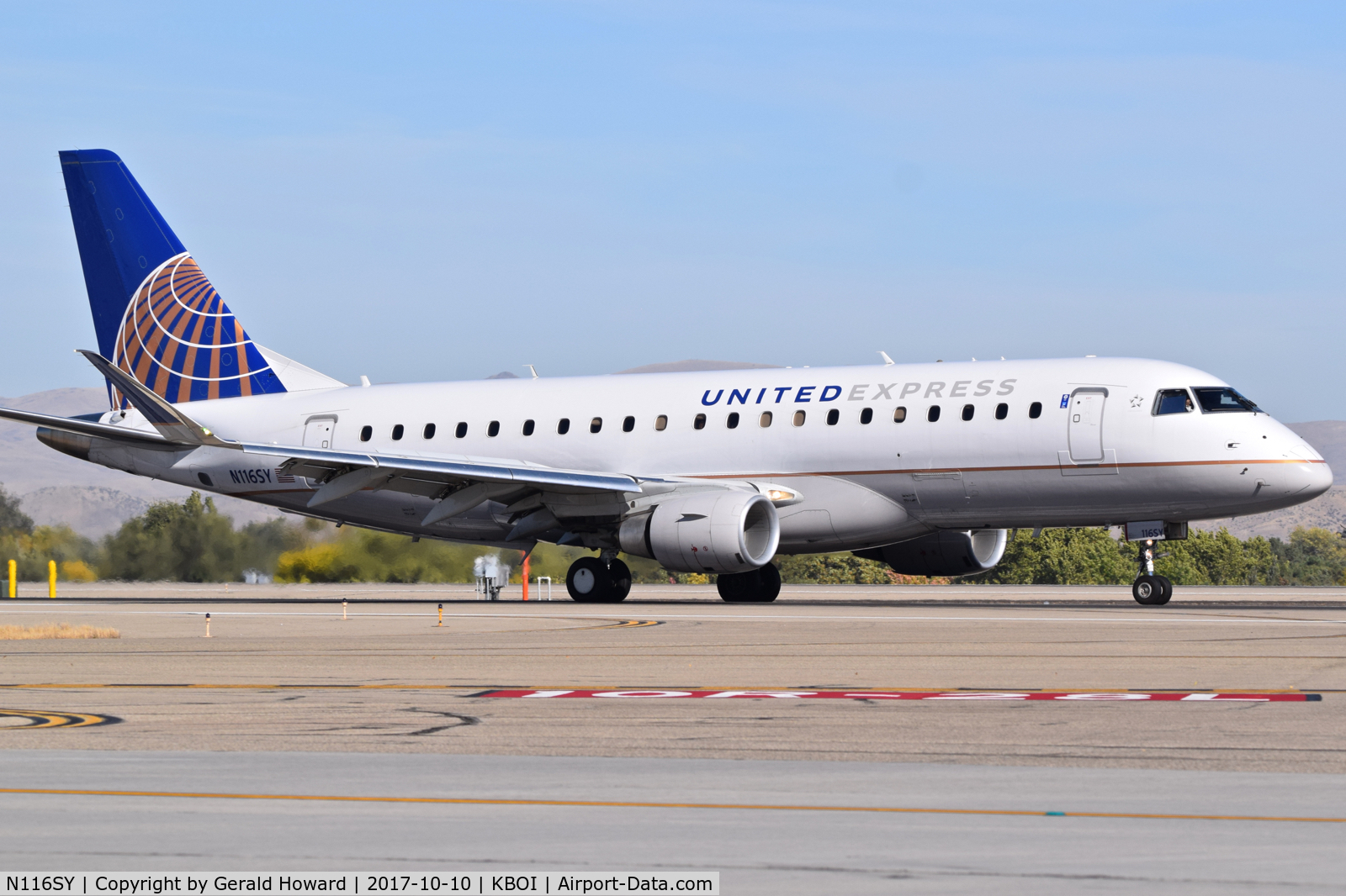 N116SY, 2014 Embraer 175LR (ERJ-170-200LR) C/N 17000411, Landing roll out on RWY 10R.