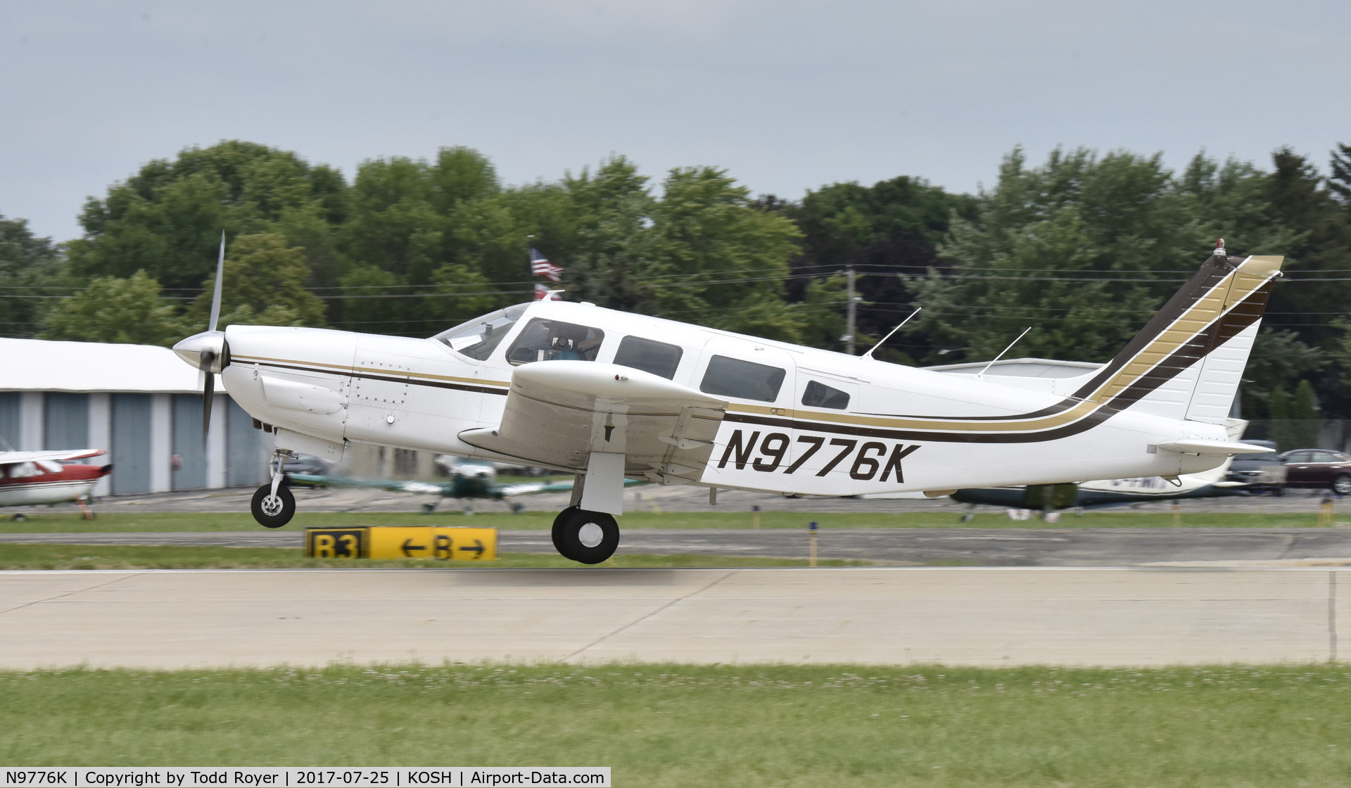 N9776K, 1977 Piper PA-32R-300 Cherokee Lance C/N 32R-7880033, Airventure 2017