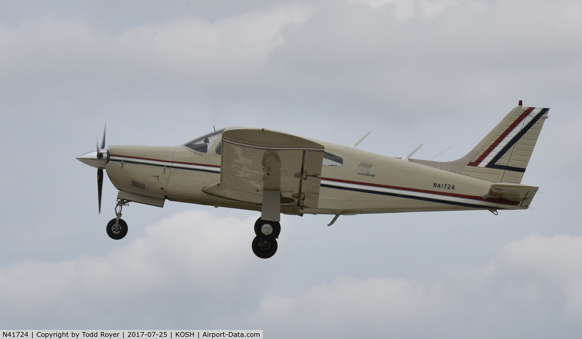 N41724, 1974 Piper PA-28R-200 Cherokee Arrow C/N 28R-7435212, Airventure 2017