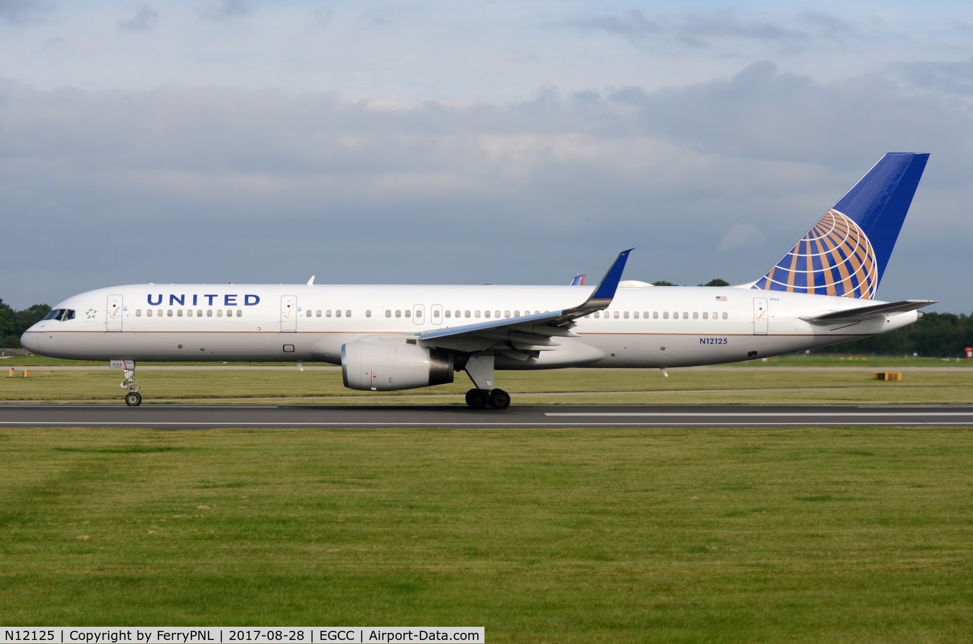 N12125, 1998 Boeing 757-224 C/N 28967, United B752 taking-off for the return flight.