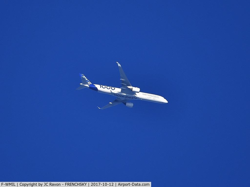 F-WMIL, 2016 Airbus A350-1041 C/N 059, overflying Bordeaux airport, level 290 flytest AIB06IL