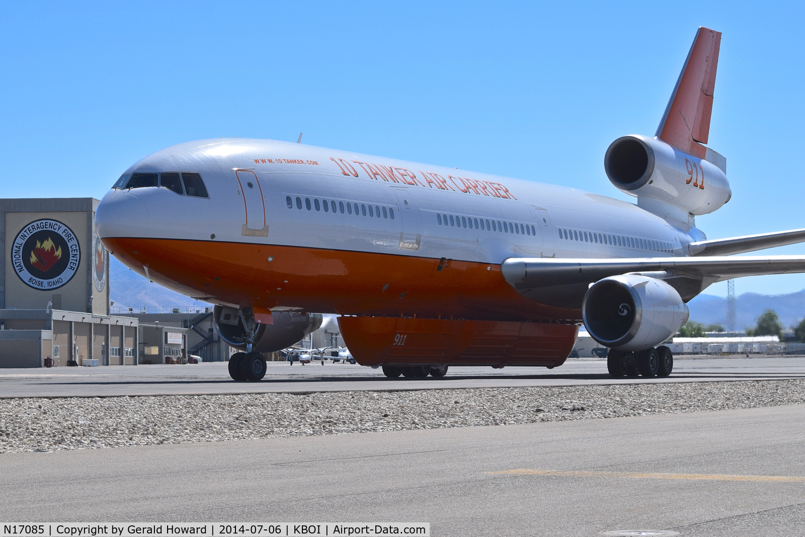 N17085, 1975 McDonnell Douglas DC-10-30 C/N 47957, Taxiing on the NIFC ramp for a refill.