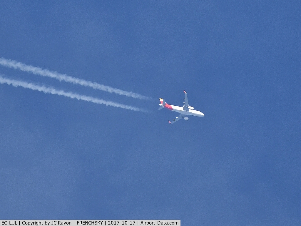 EC-LUL, 2013 Airbus A320-216 C/N 5486, overflying Bordeaux airport, IB3314 /IBE33VD Madrid to Stockholm, level 360