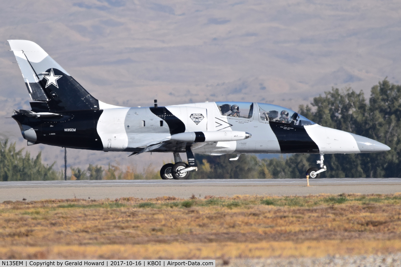 N135EM, Aero L-39ZA Albatros C/N 232406, Starting take off roll on RWY 10R.  Black Diamond Jet Team.