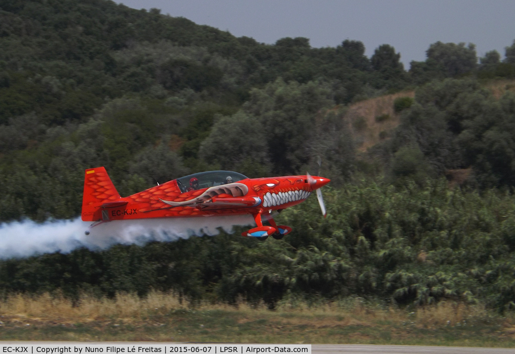 EC-KJX, Extra EA-300L C/N 1264, Taking-off.