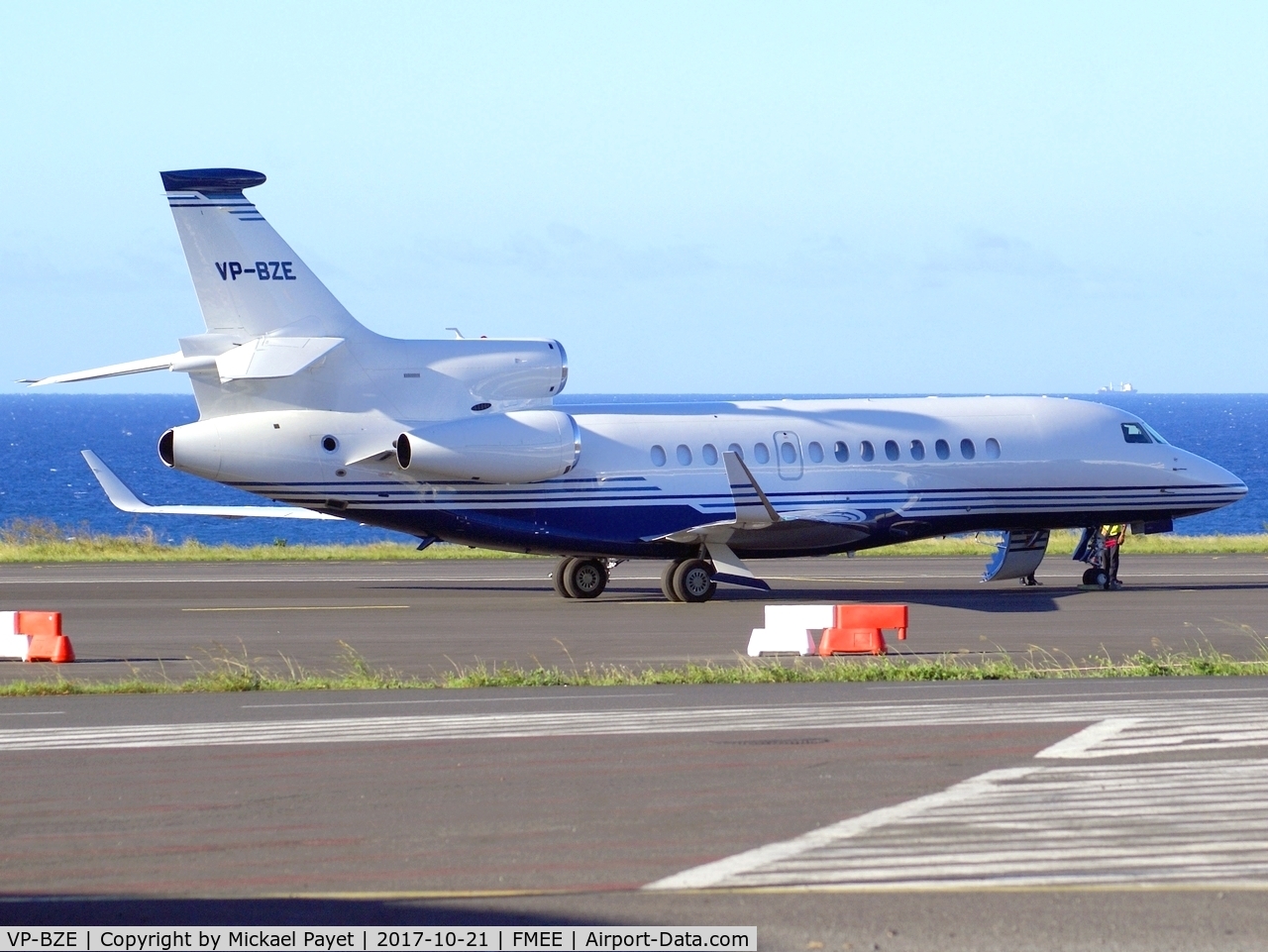 VP-BZE, 2007 Dassault Falcon 7X C/N 14, At stand 10A