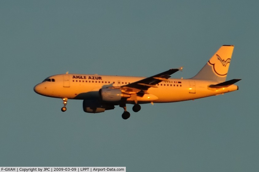 F-GXAH, 2002 Airbus A319-112 C/N 1846, Approach at Sunset