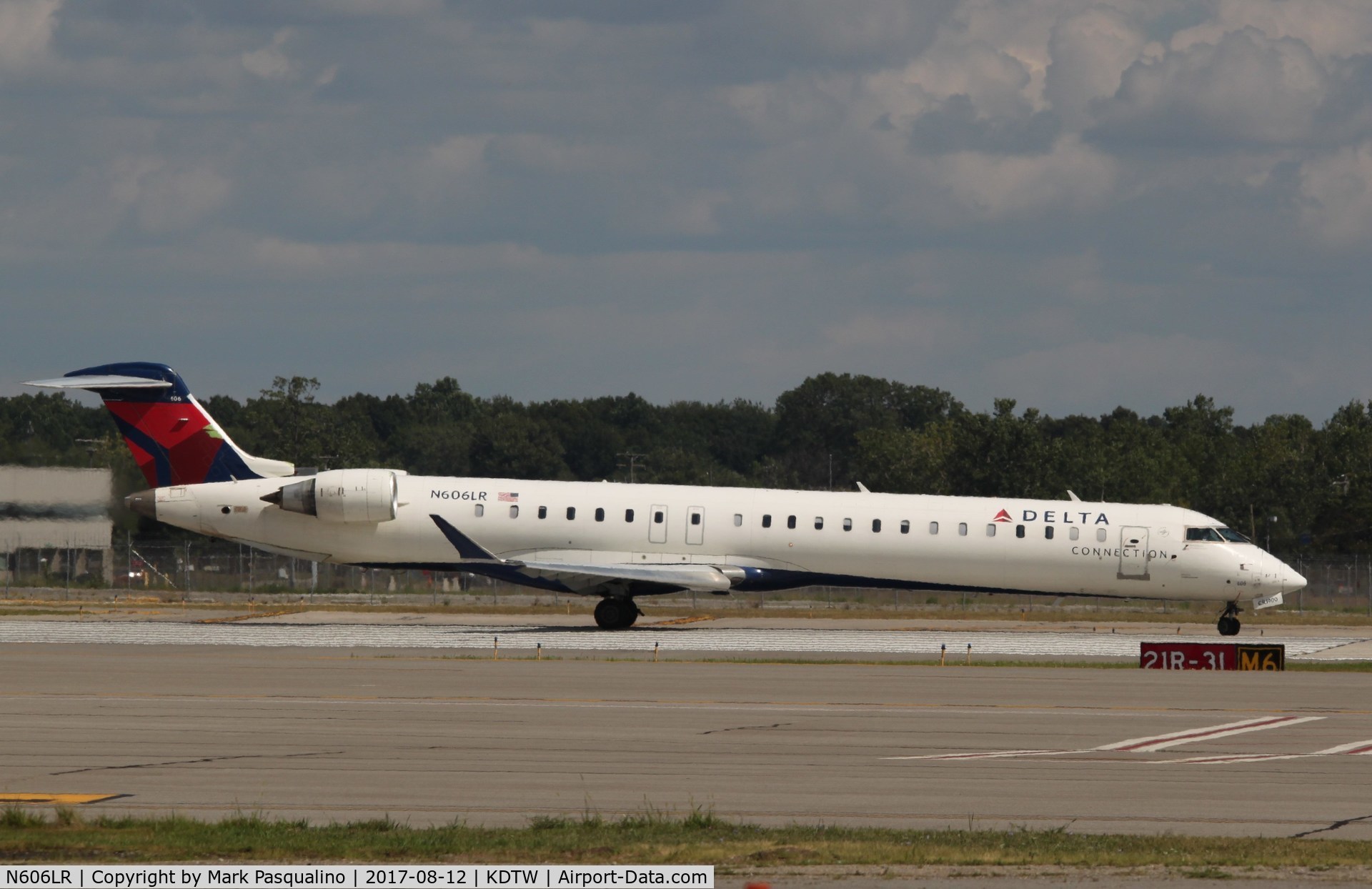 N606LR, 2008 Bombardier CRJ-900ER (CL-600-2D24) C/N 15173, CL-600-2D24