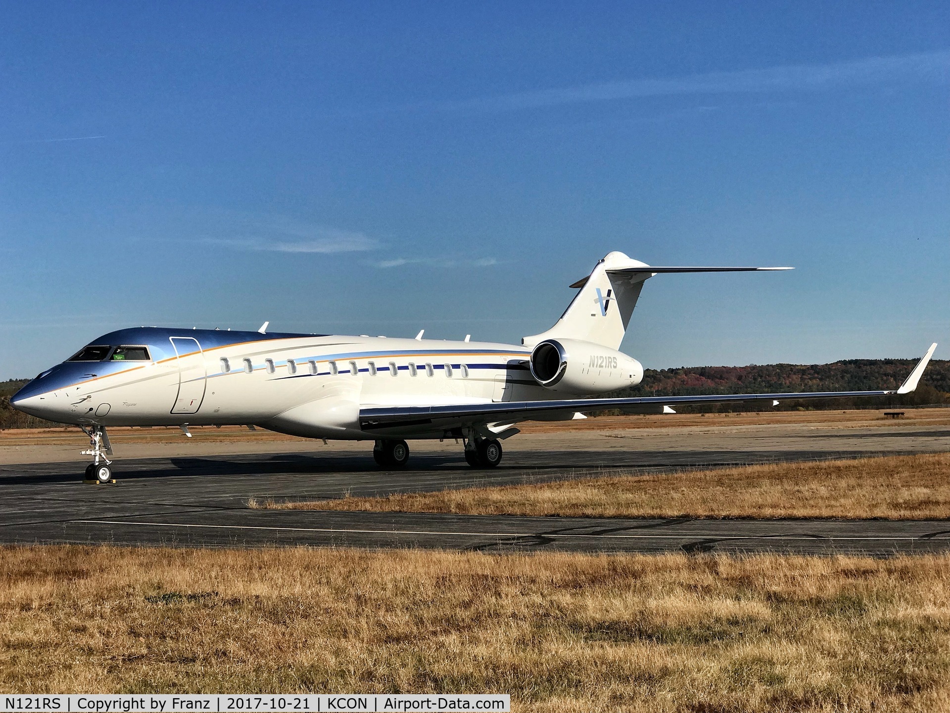 N121RS, 2003 Bombardier Challenger 604 (CL-600-2B16) C/N 5572, New paint