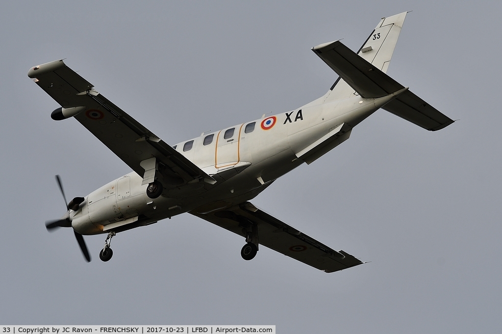 33, Socata TBM-700A C/N 33, COTAM landing runway 23
