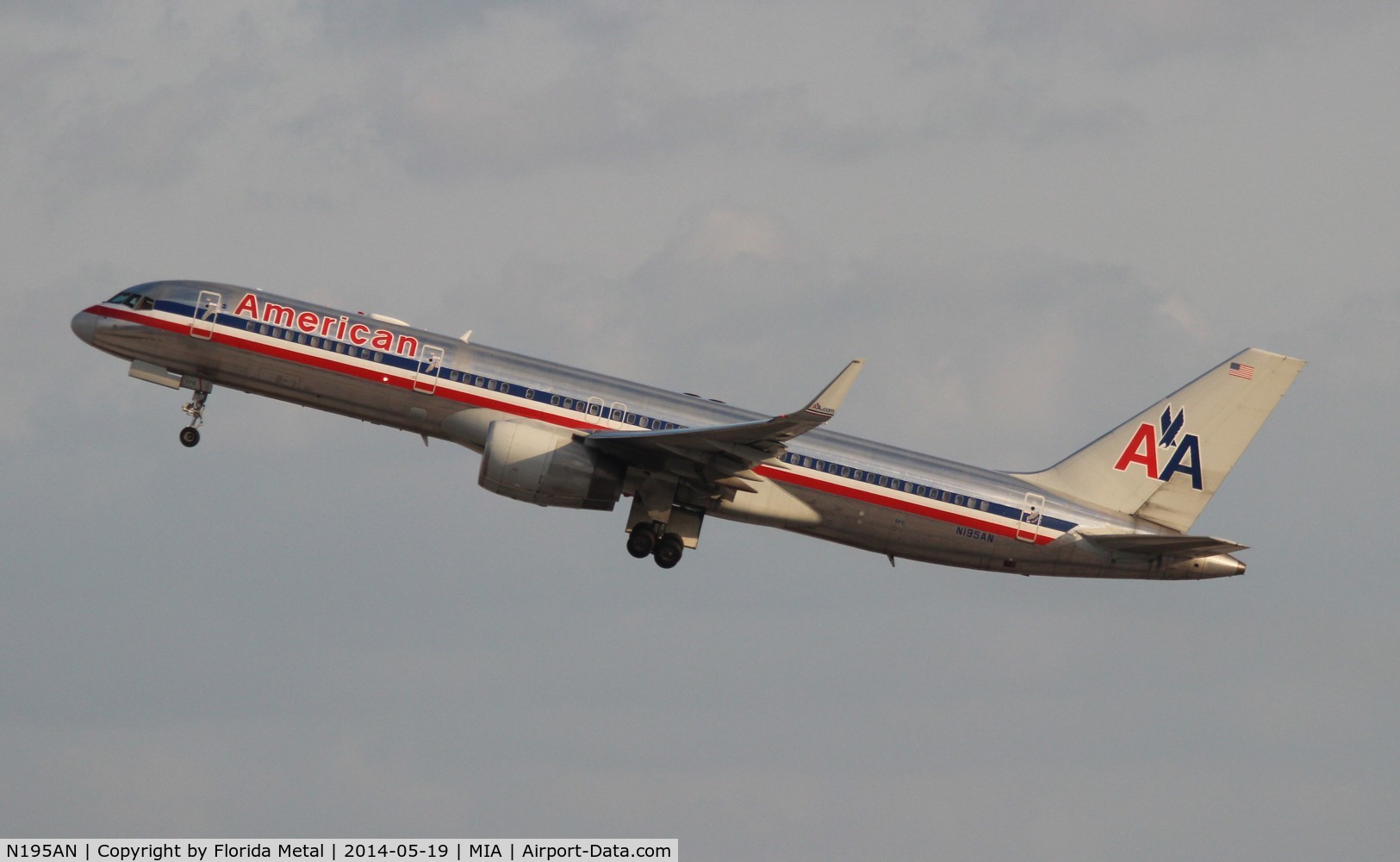 N195AN, 2001 Boeing 757-223 C/N 32389, American