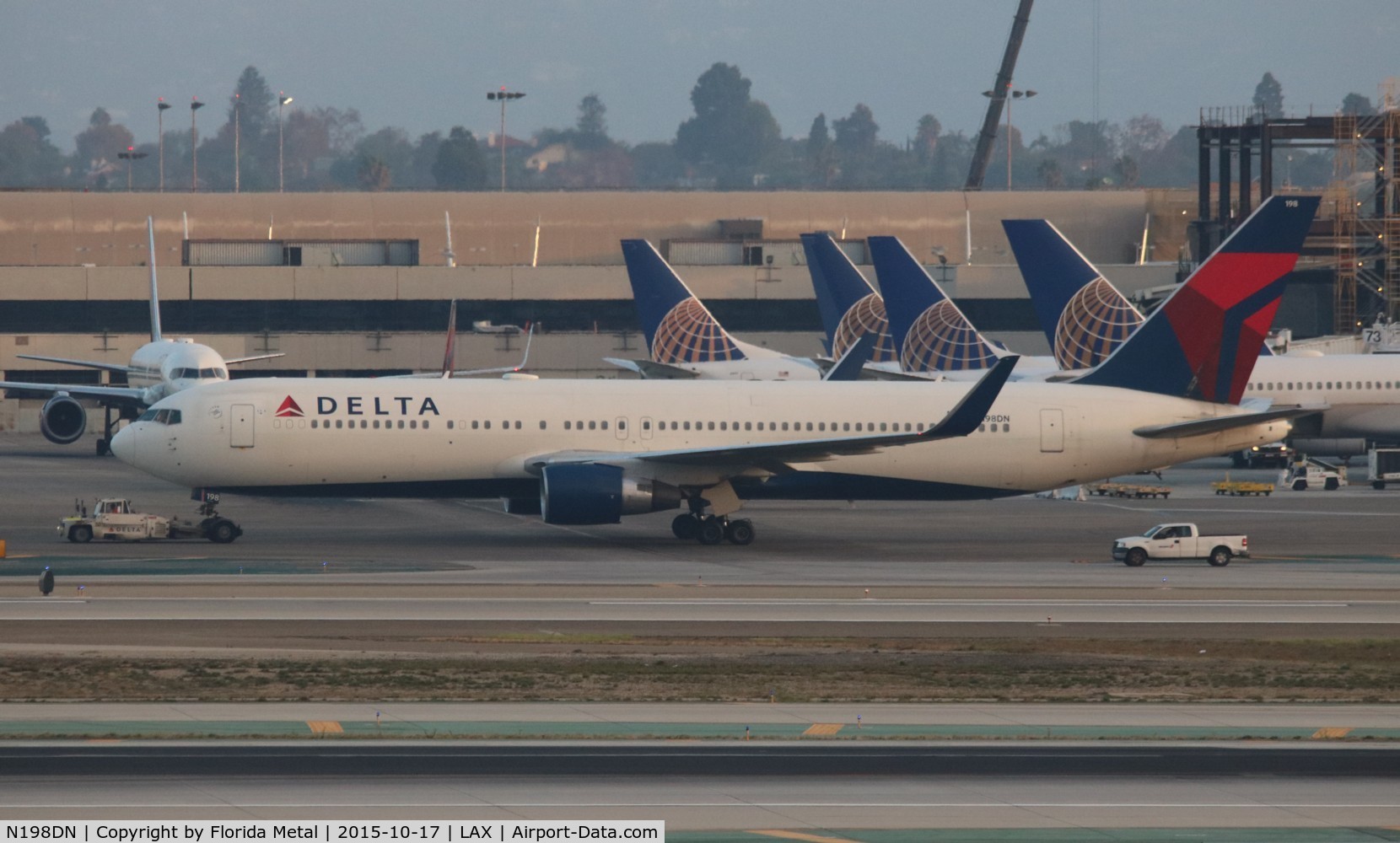 N198DN, 1998 Boeing 767-332 C/N 28455, Delta