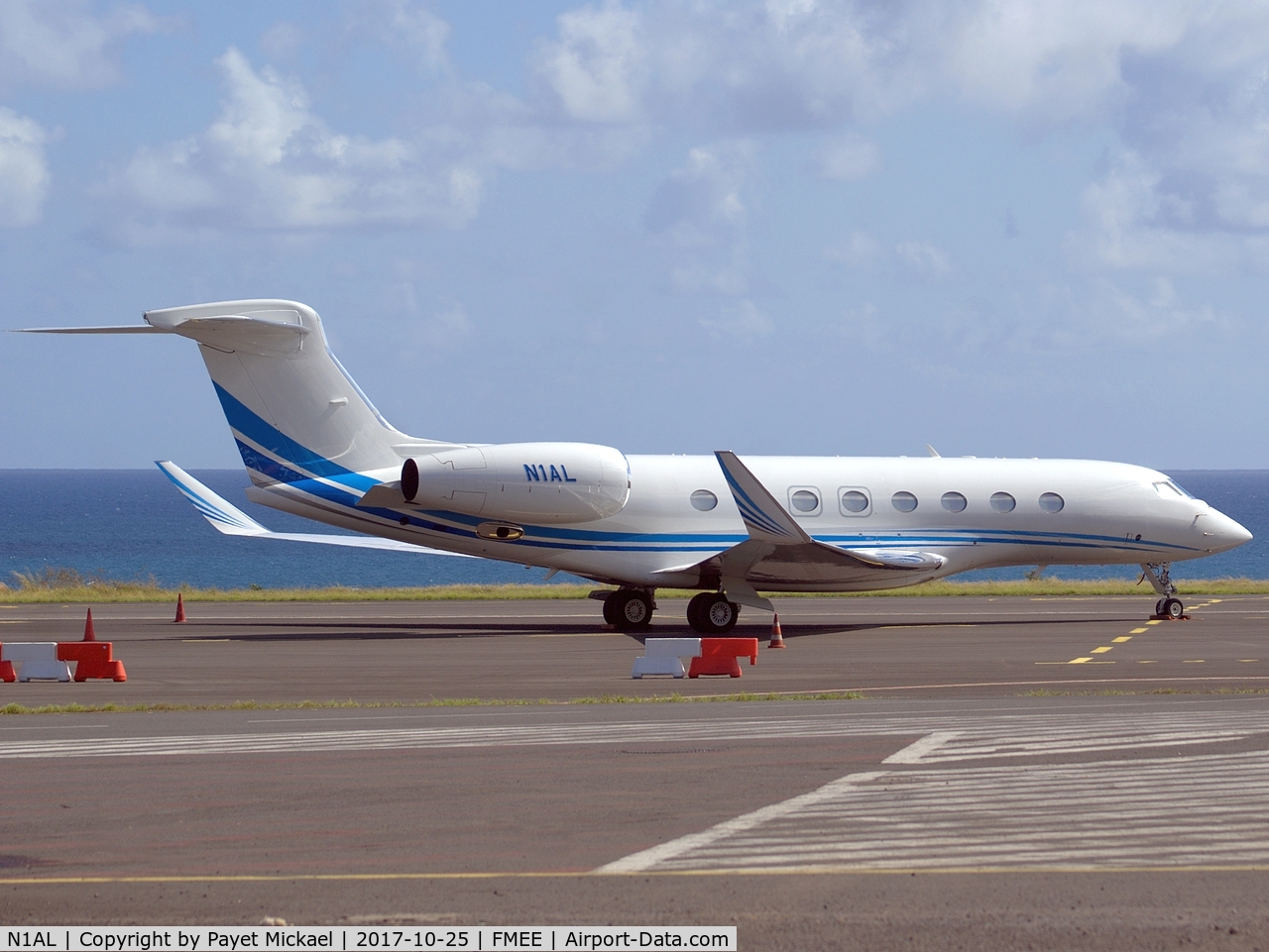 N1AL, 2014 Gulfstream Aerospace G650 (G-VI) C/N 6091, At stand 10