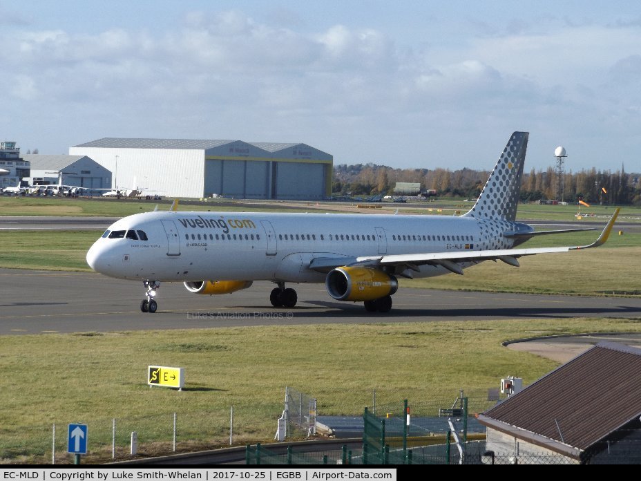 EC-MLD, 2016 Airbus A321-231 C/N 7105, Awaiting departure from Birmingham Airport.