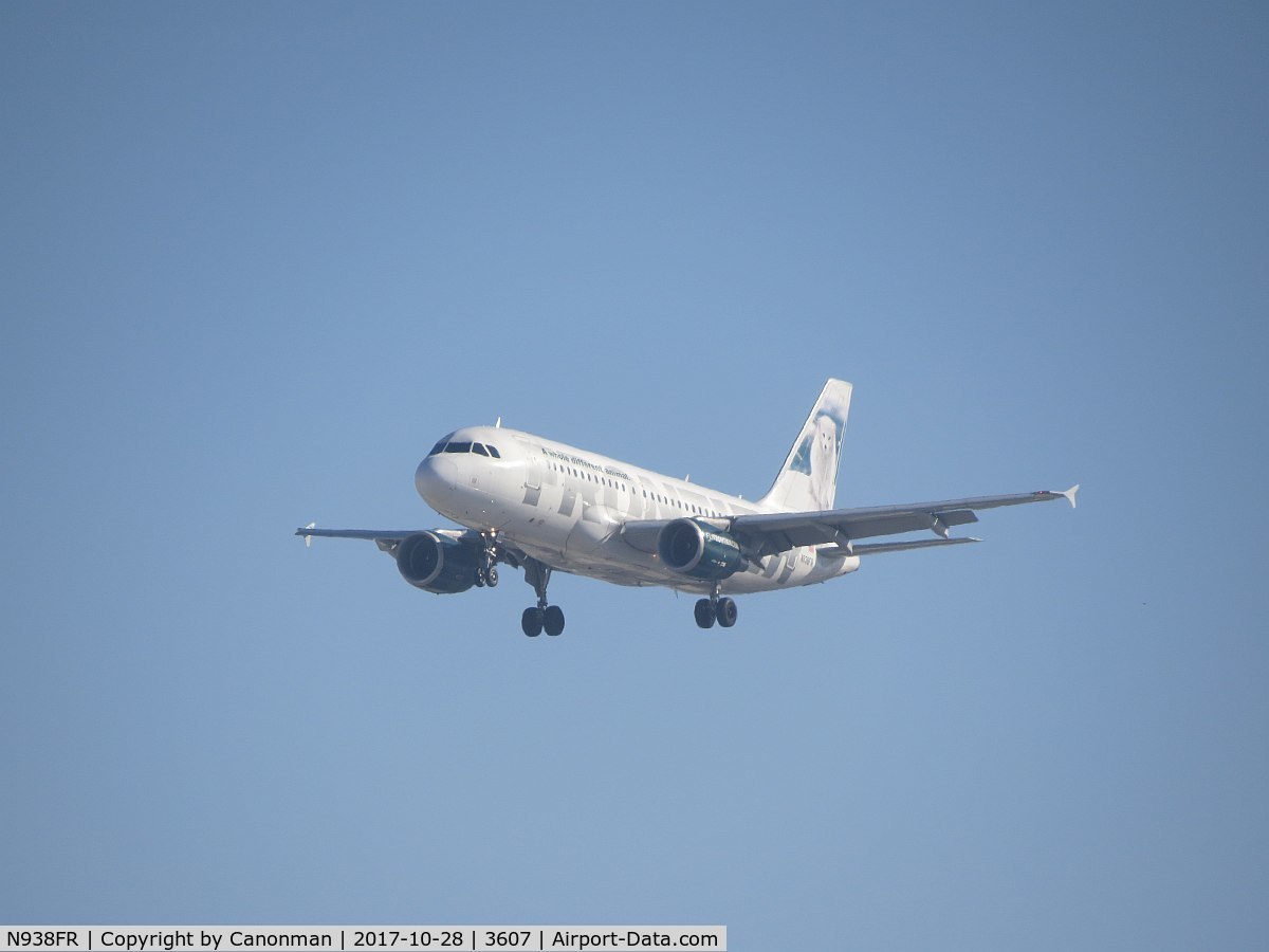 N938FR, 2005 Airbus A319-111 C/N 2406, Landing