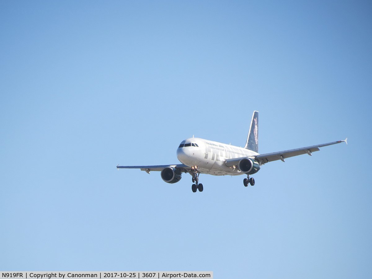 N919FR, 2003 Airbus A319-111 C/N 1980, Landing