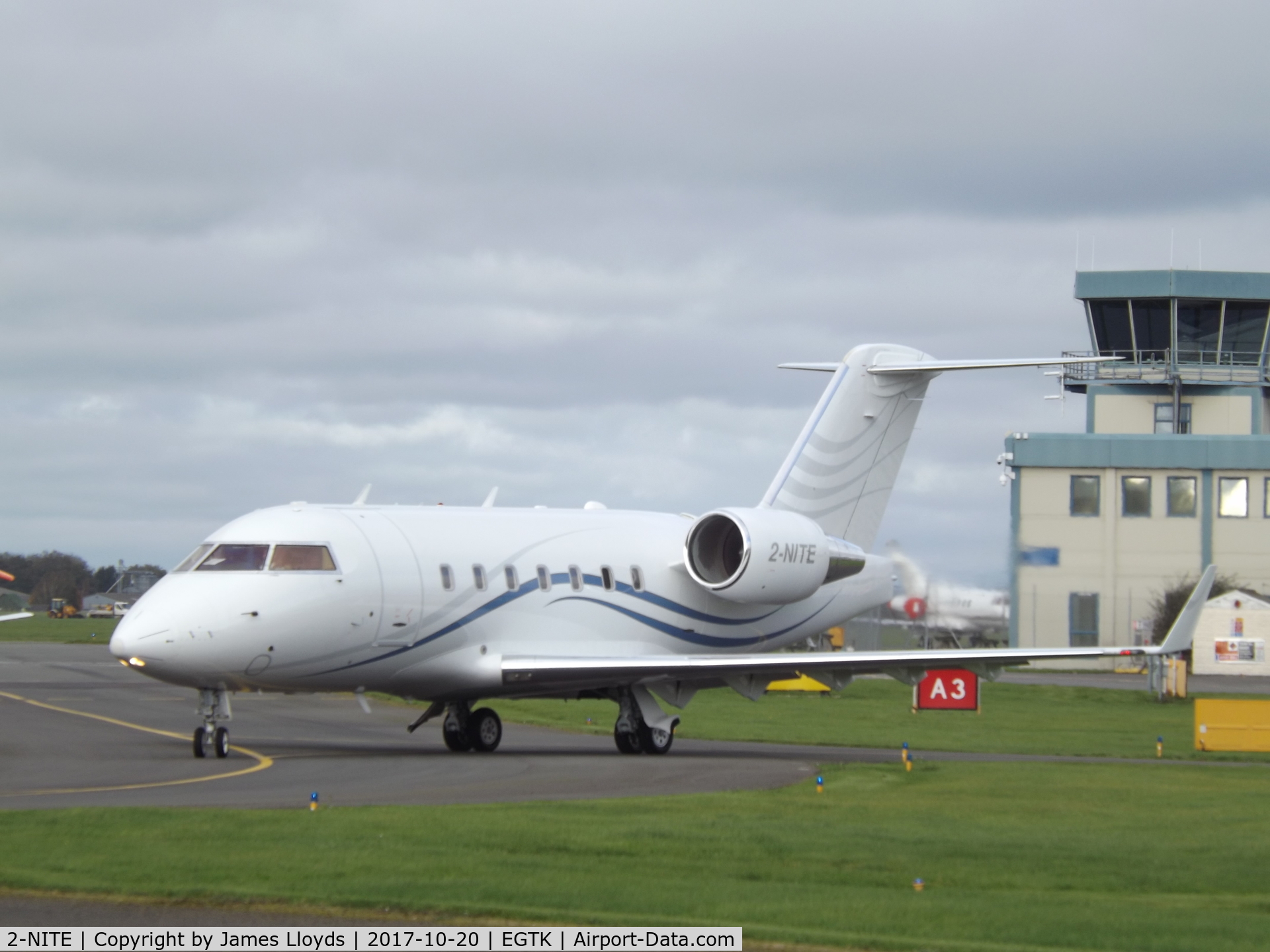 2-NITE, 2001 Bombardier Challenger 604 (CL-600-2B16) C/N 5520, Taxing out for a traing flight at oxford airport.