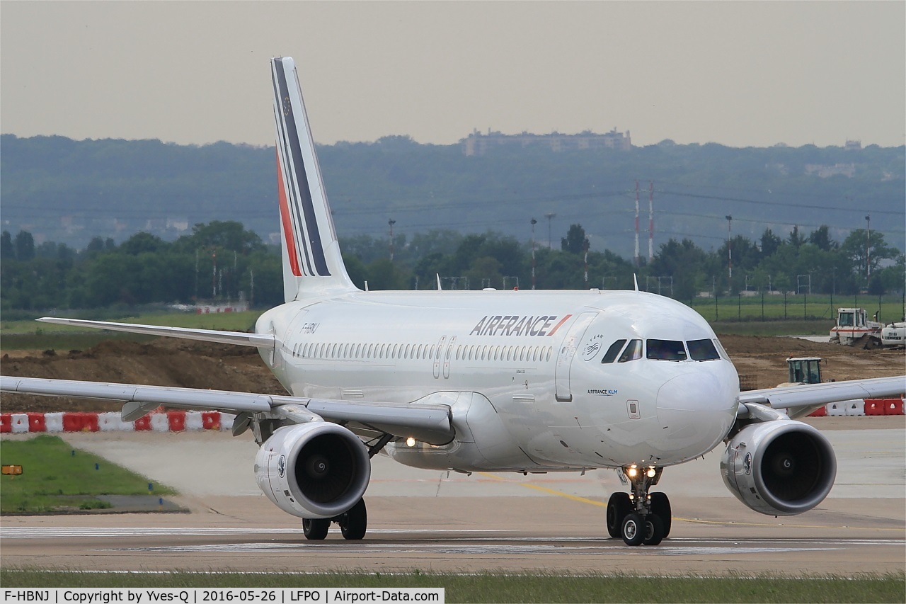 F-HBNJ, 2011 Airbus A320-214 C/N 4908, Airbus A320-214, Lining up rwy 08, Paris-Orly airport (LFPO-ORY)