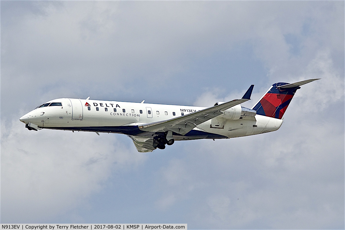 N913EV, 2002 Bombardier CRJ-200ER (CL-600-2B19) C/N 7731, at Minneapolis- St,Paul International Airport