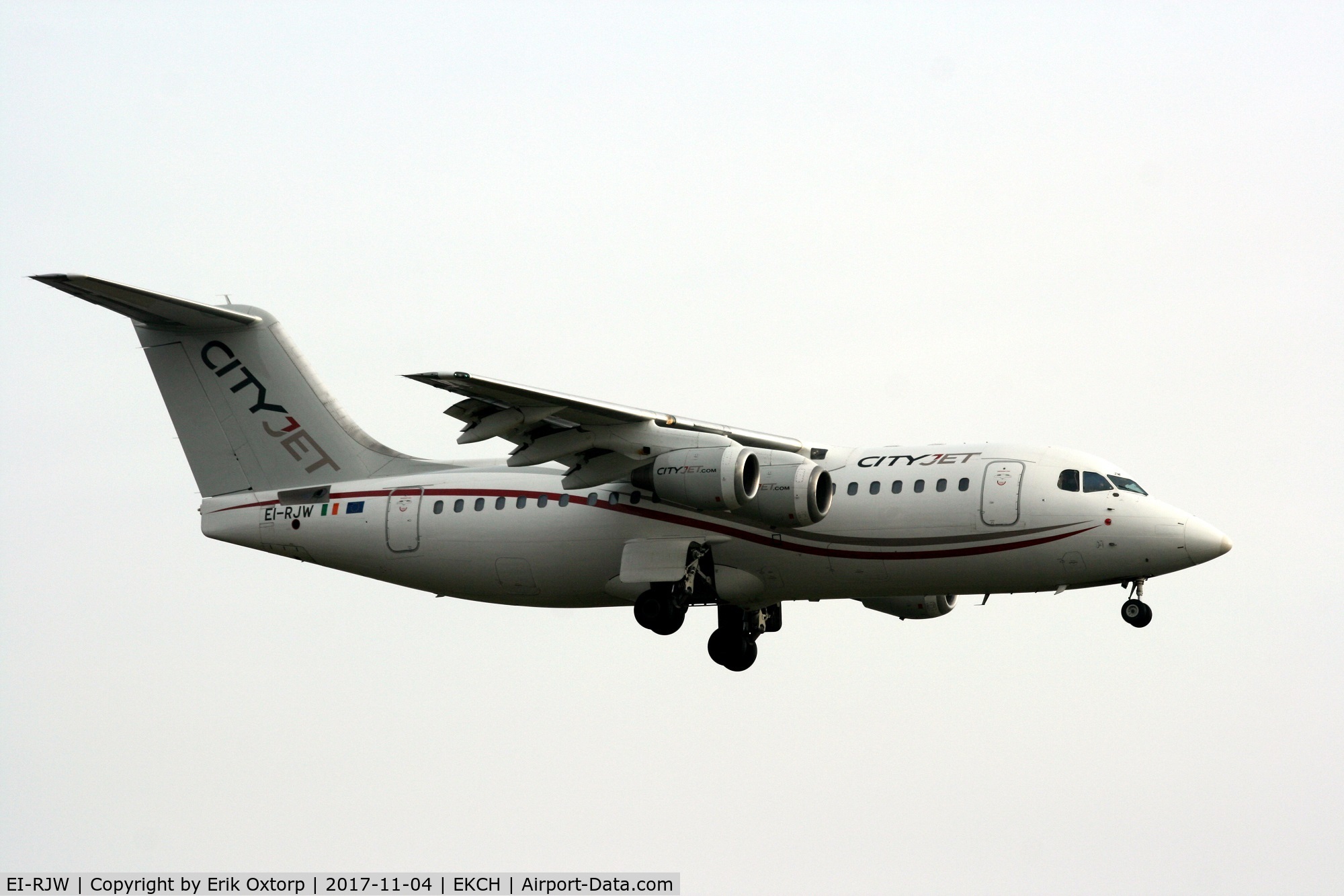 EI-RJW, 2000 British Aerospace Avro 146-RJ85A C/N E2371, EI-RJW landing rw 22L