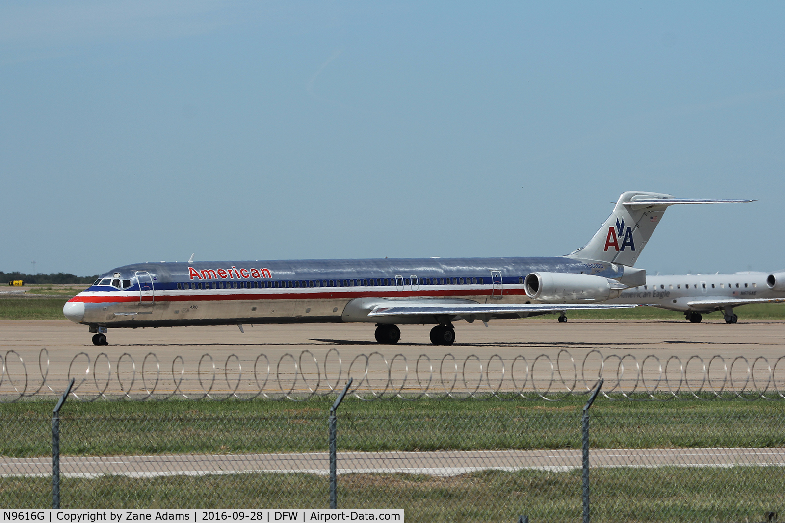 N9616G, 1997 McDonnell Douglas MD-83 (DC-9-83) C/N 53563, Arriving at DFW Airport