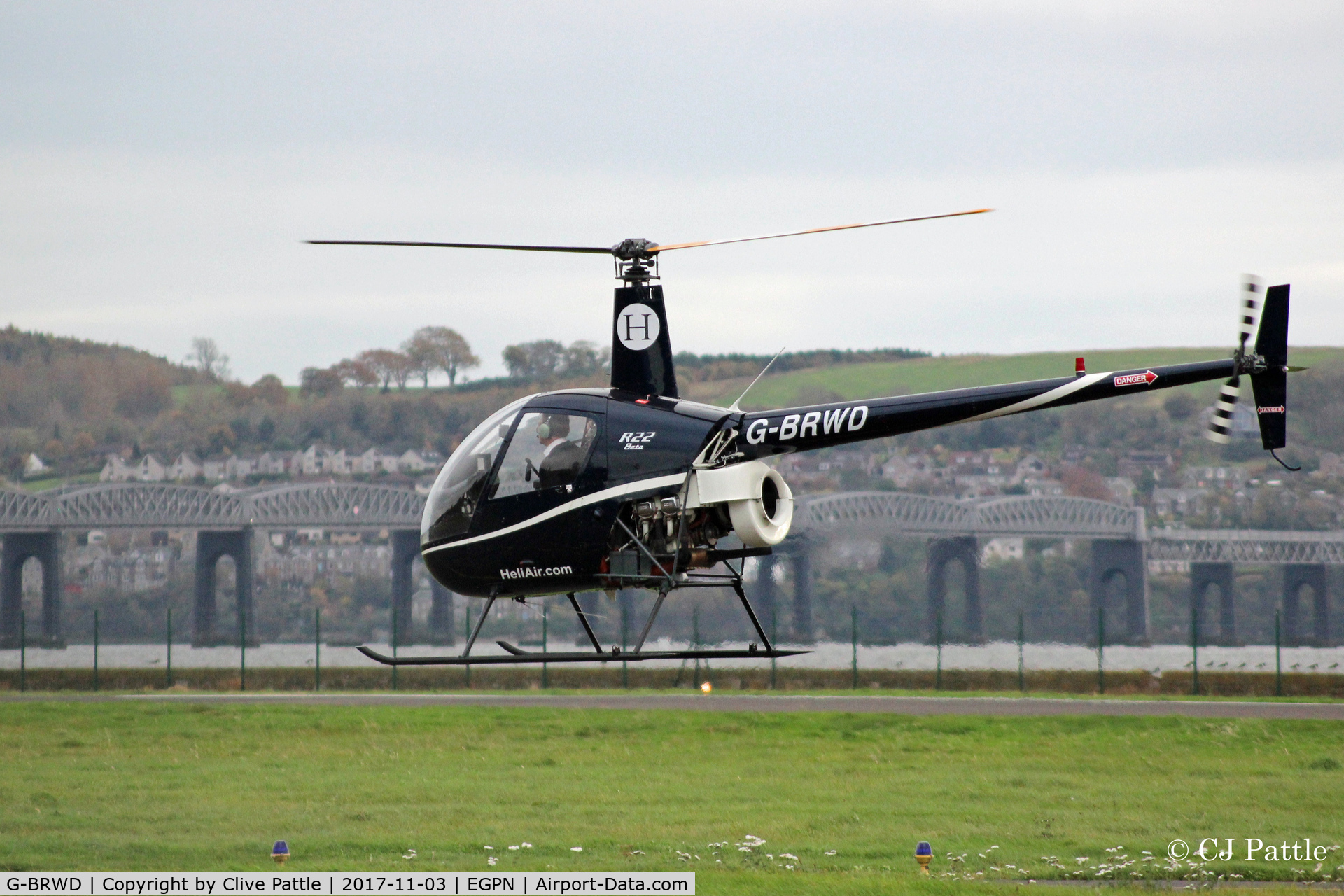 G-BRWD, 1989 Robinson R22 Beta C/N 1231, Hover-taxy to parking at Dundee